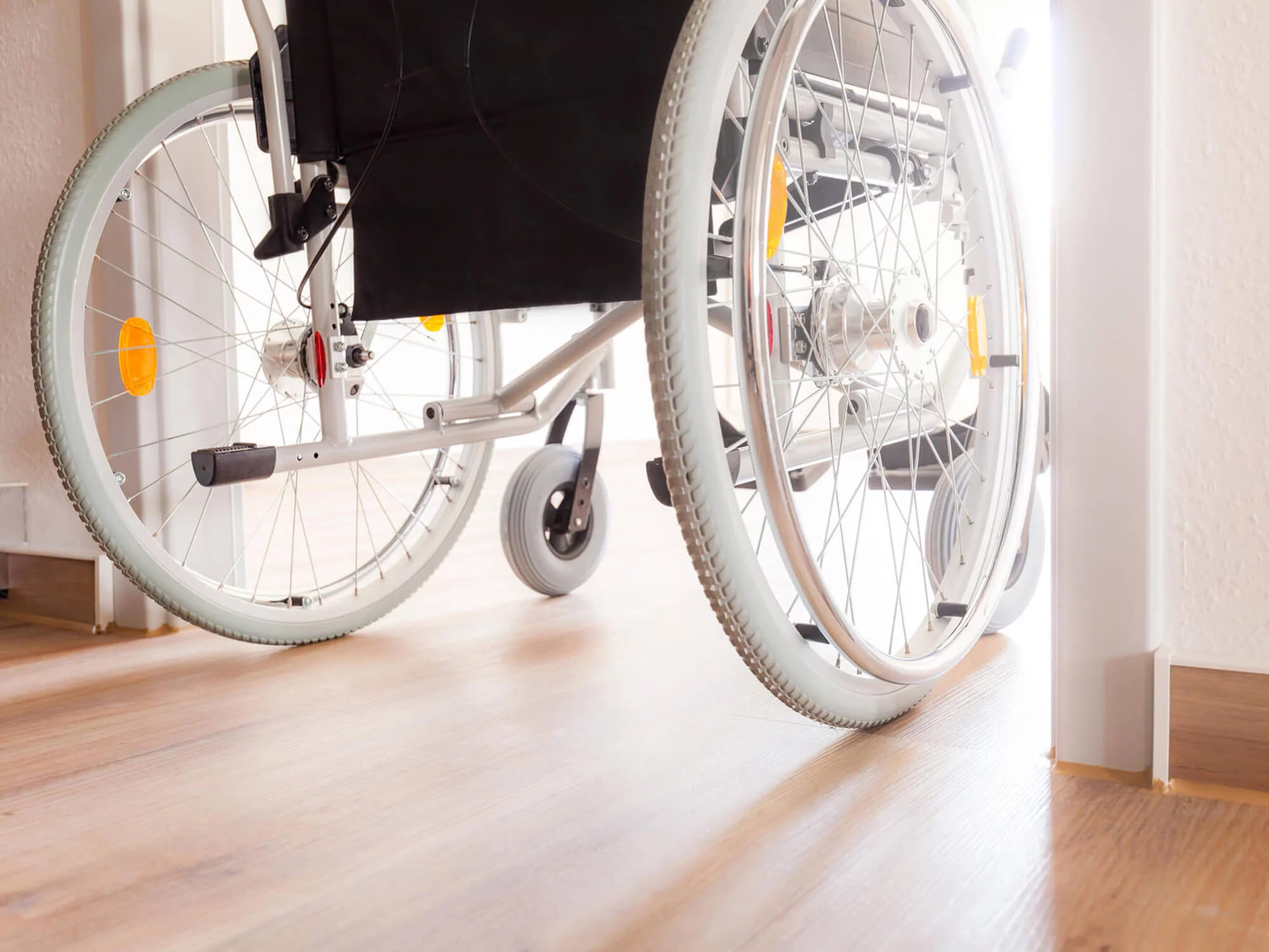 ¿Cómo funciona una silla elevadora?